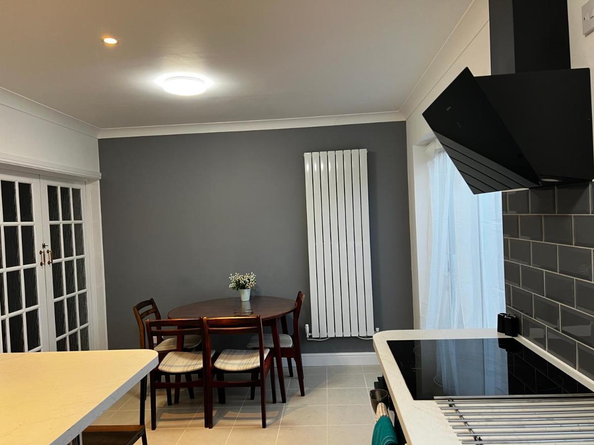 Springfield House- Near Newcastle Centre, Hospital And Keele University! Stoke-on-Trent 外观 照片